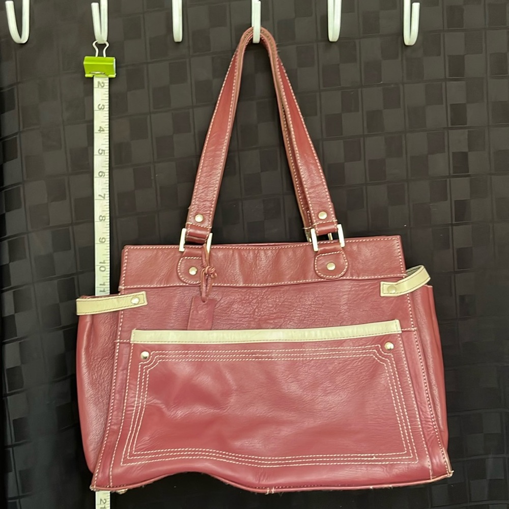 Chic Mauve Leather Shoulder Bag
